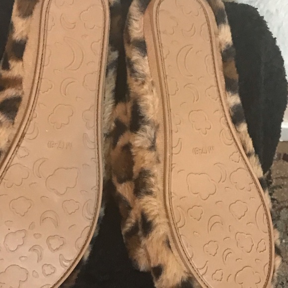 Big Furry Cheetah Slippers - Picture 5 of 6